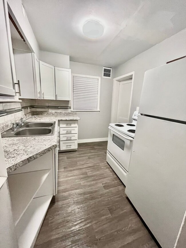 Building Photo - Beautiful 2 Bedroom Apartment!!!