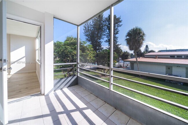 Foto del edificio - 2731 Taft St