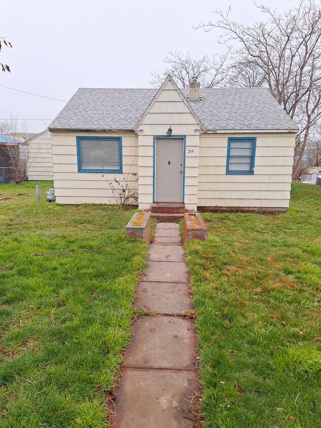 Primary Photo - Charming 2-bedroom, 1-bathroom