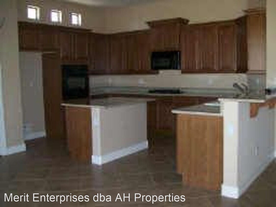 Foto del edificio - 4 br, 2.5 bath House - 4240 S SUMMIT ST