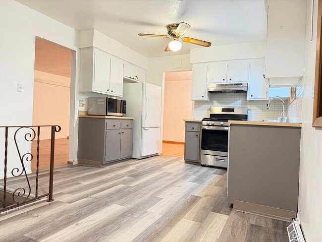 Cocina - 6800 Glenallen Ave