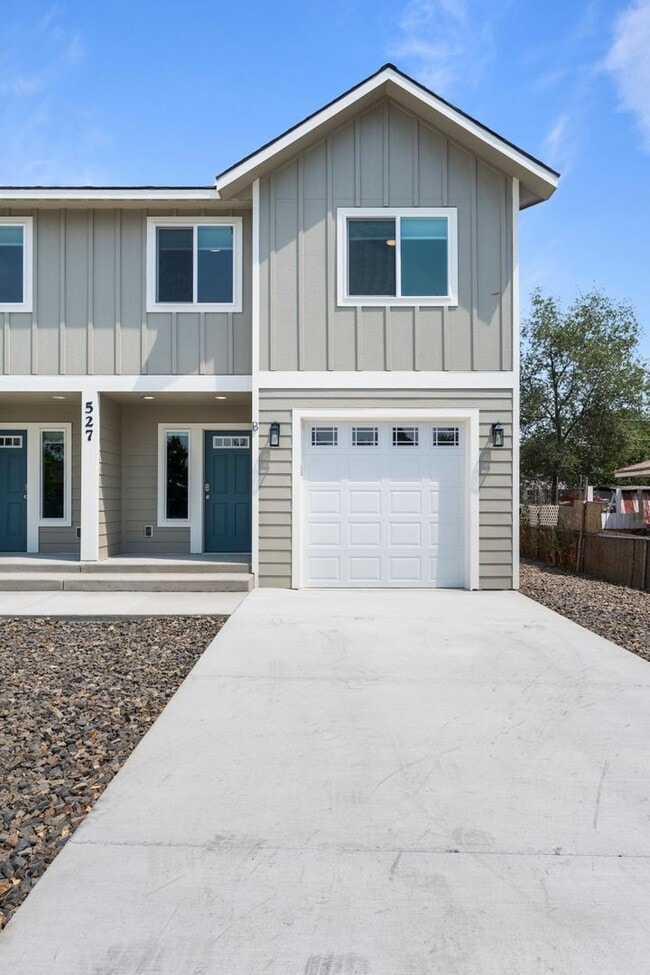 Building Photo - 527 Canterbury Ln