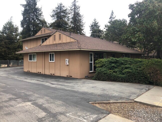 Building Photo - 1045 W Washington Ave