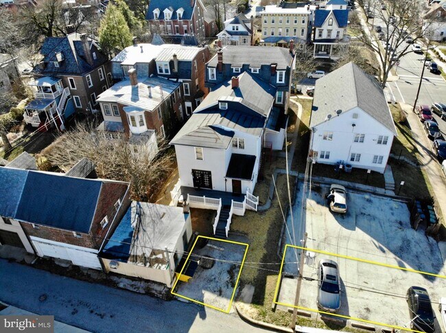 Building Photo - 305 S Main St