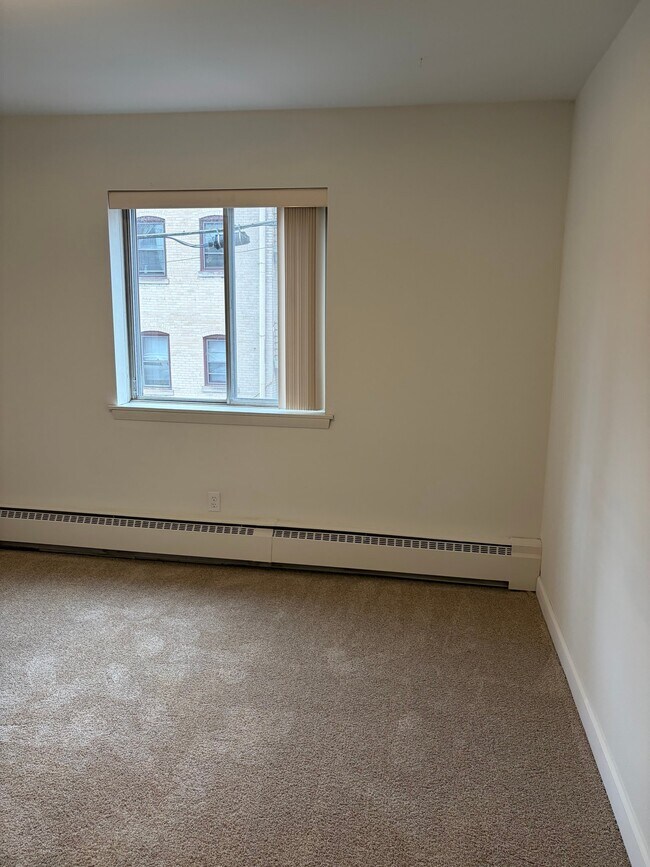 Foto del edificio - 2400 E Bradford Ave