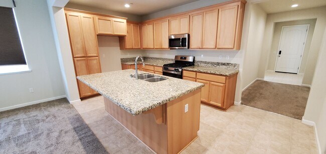 Foto del edificio - North Modesto  Single Story 4 Bedroom Home...
