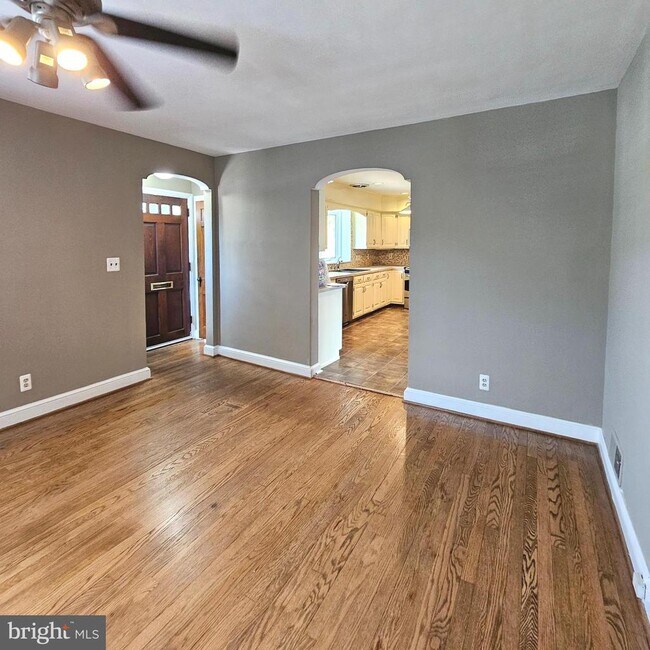 Building Photo - 626 N George Mason Dr