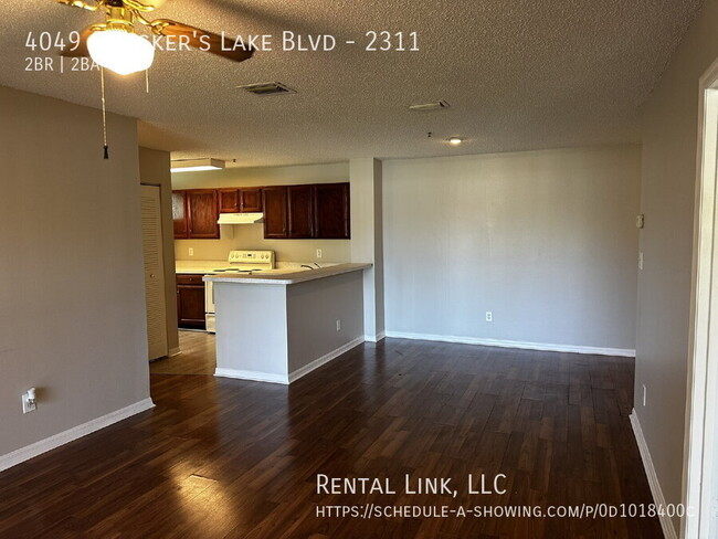 Foto del edificio - 4049 Crockers Lake Blvd