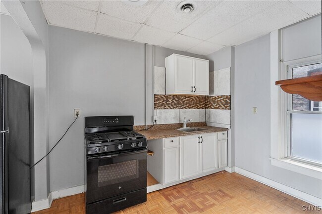 Foto del edificio - 319 N Salina St