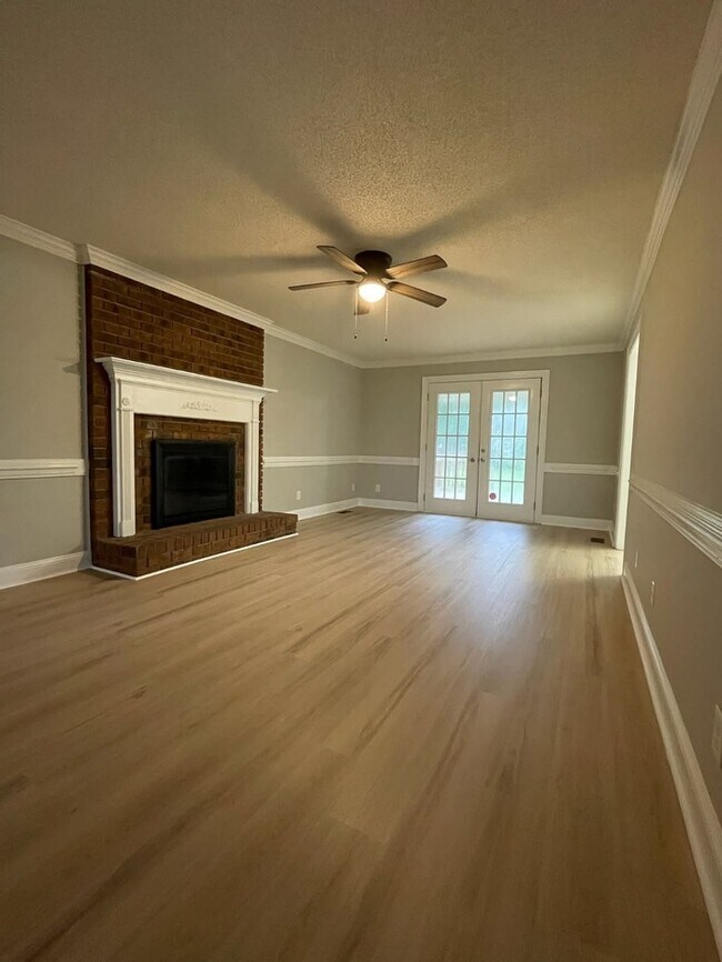 Building Photo - 3 Bedroom 2.5 Bath