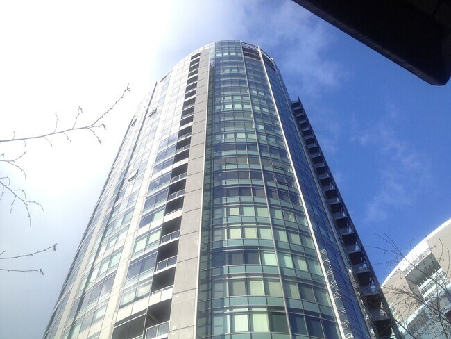 Foto del edificio - 3601 S River Pkwy
