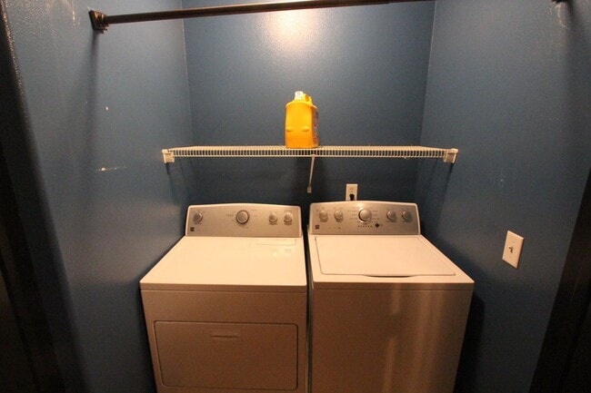 Building Photo - All new paint - super clean and move in ready.