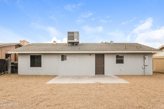 Building Photo - 8215 S 25th Pl
