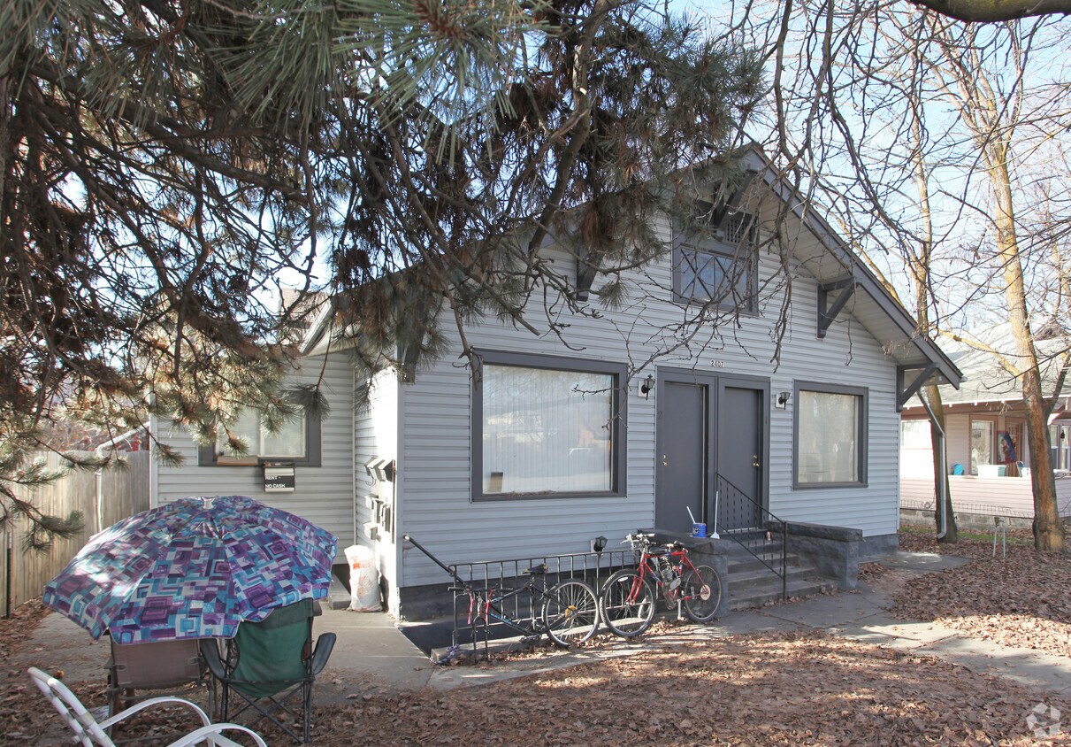 Primary Photo - 2407 W State St
