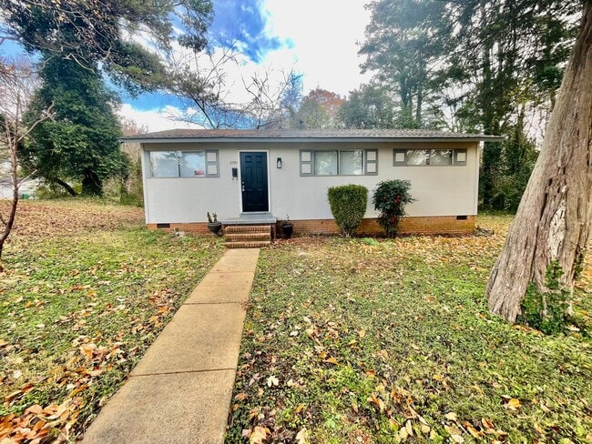 Introducing a charming 3 bedroom, 1 bathro... - Introducing a charming 3 bedroom, 1 bathro... House