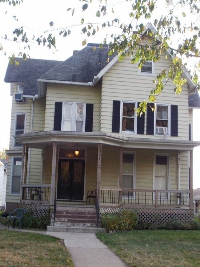 Building Photo - 1005 5th Ave S