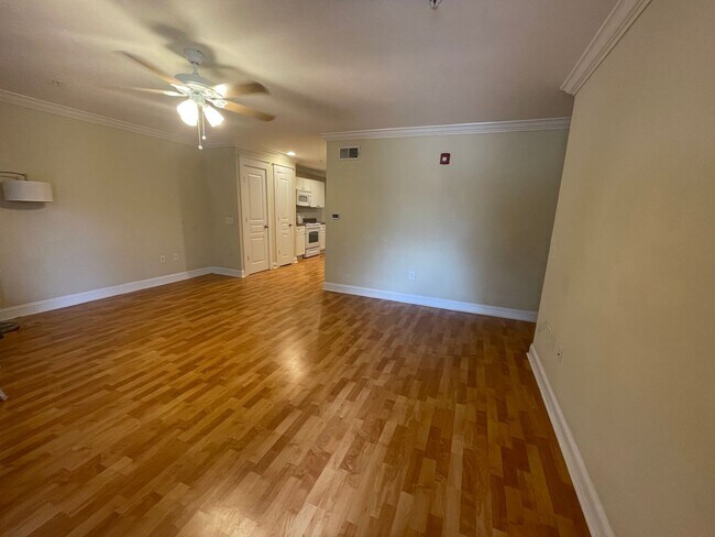 Foto del edificio - AUGUST PRE-LEASE Spacious 3 Bedroom 3 Bath...