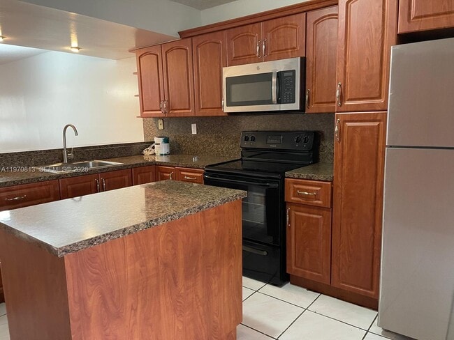 Building Photo - 5901 W 18th Ct