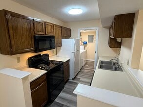 Building Photo - 10136 Carnation Ct