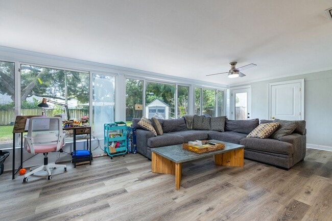 Foto del edificio - Virginia Park Gem, Renovated 3 Bed, 2 Car Garage, Large Private Backyard