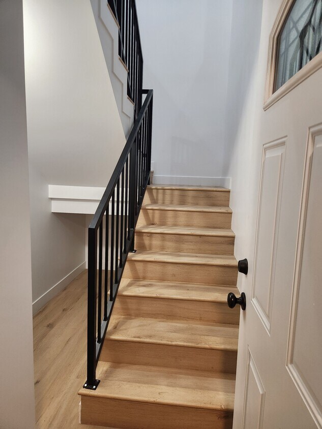 Escaleras de entrada - 3449 Michigan Ave