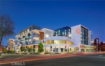 Building Photo - 6200 Variel Ave