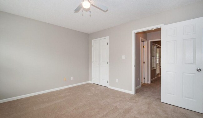 Foto del edificio - 2200 Mountain Mist Ct