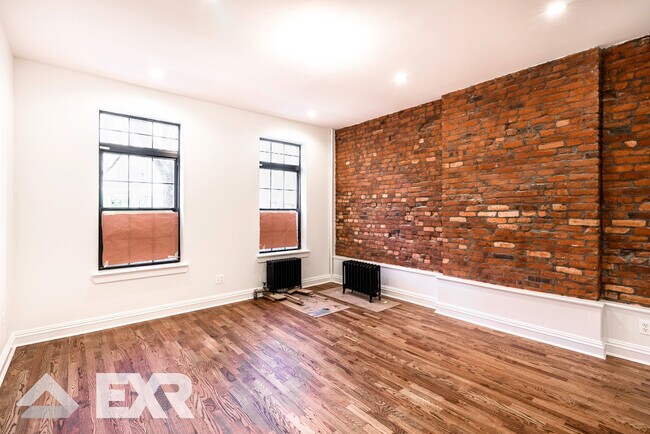 Foto del edificio - 1111 Putnam Ave
