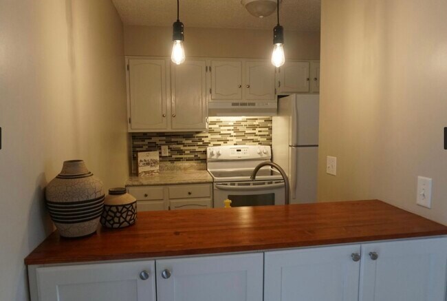 Kitchen - 34 Coventry Ln