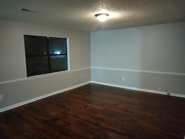 Foto del edificio - Adorable Two Bedroom Home in Convenient Lo...