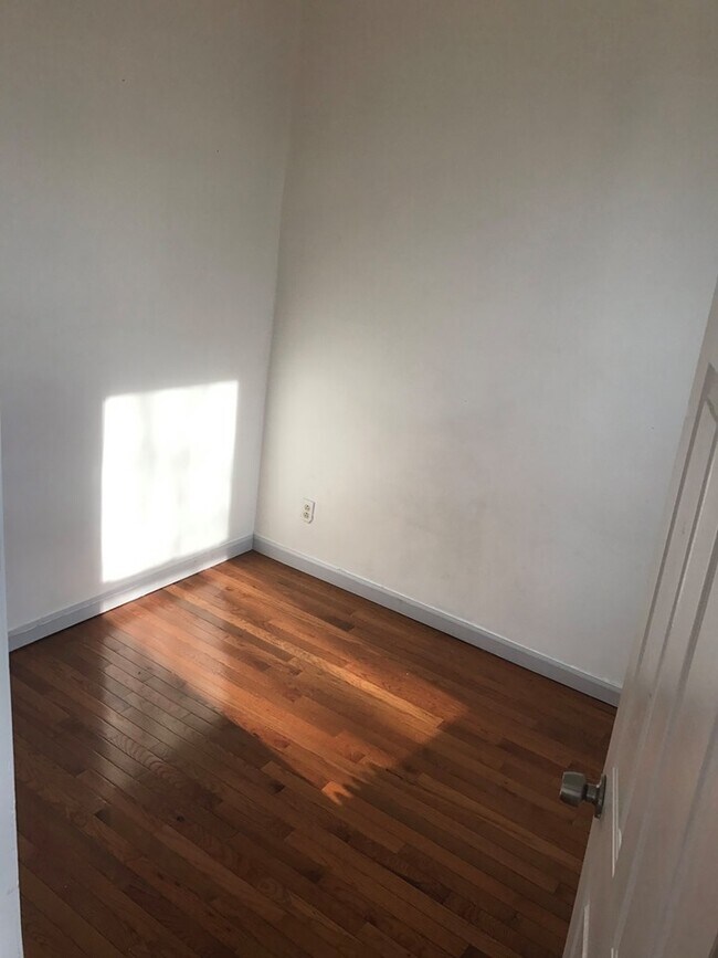 Bedroom - 670A Greene Ave
