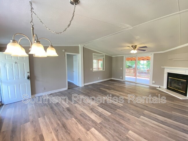 Building Photo - 43 Englewood Cir