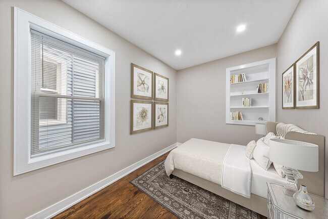 Foto del edificio - 3023 N Hamlin Ave