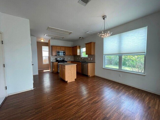 Foto del edificio - 10520 Dunham Forest Rd