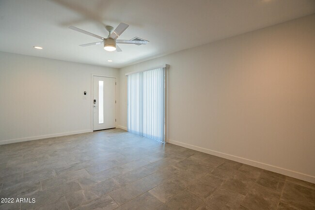Building Photo - 6227 N 13th Pl