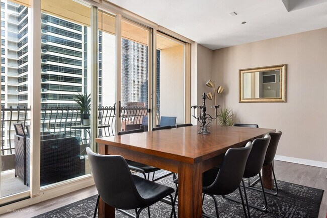 Foto del edificio - 39 E Chicago Ave