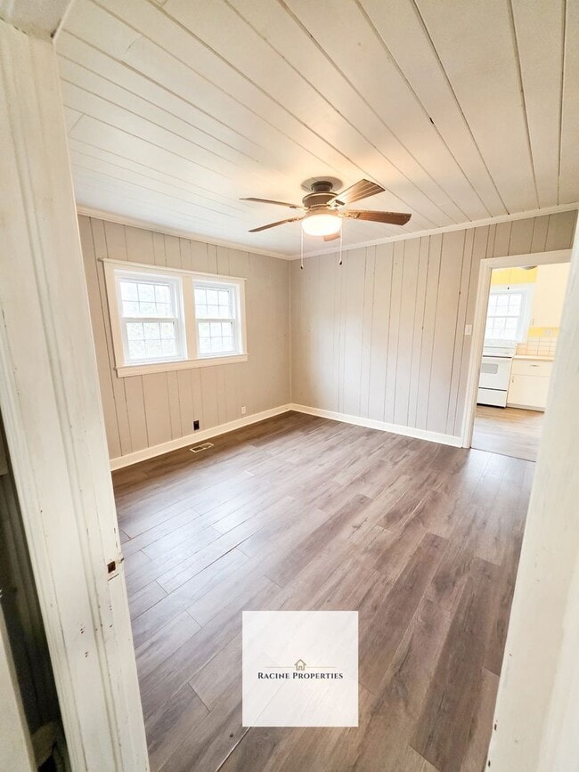 Foto del edificio - Two Bedroom Home Near Lake Blalock!