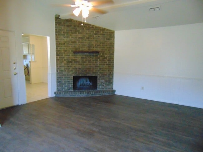 Building Photo - 6914fre