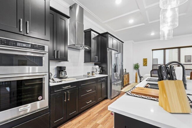 Building Photo - Brand New Emerson Condo 3 bedroom 3 1/2 bath