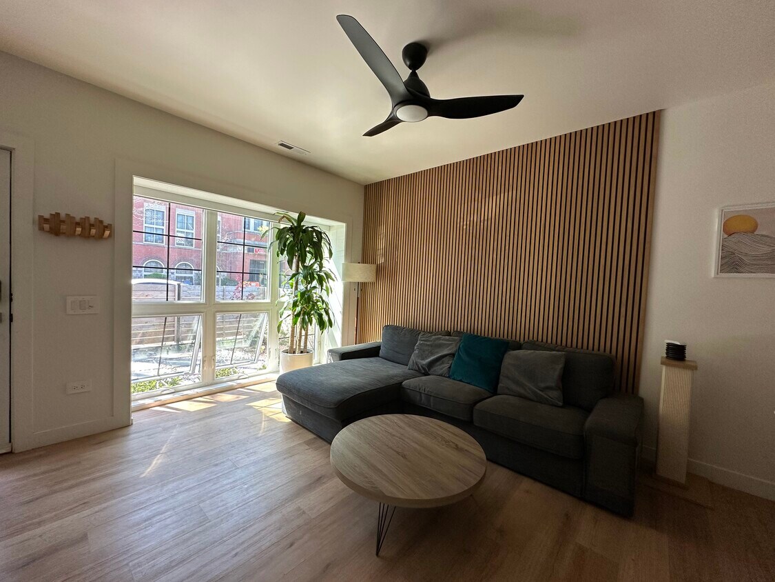 Foto principal - 639 N Lawndale Ave
