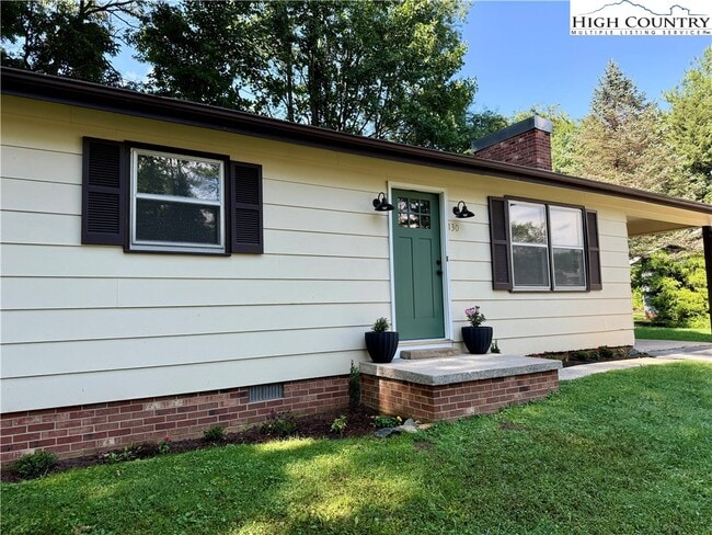 Building Photo - 130 Maple Dr