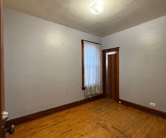 Building Photo - 5438 S Washtenaw Ave.