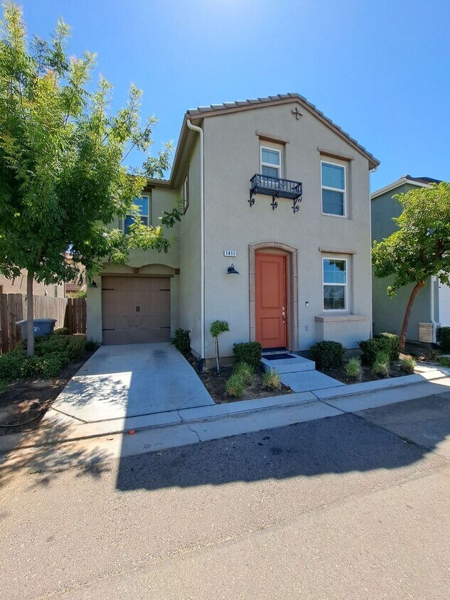 Foto principal - Available Soon 3-Bedroom Home in One of Cl...