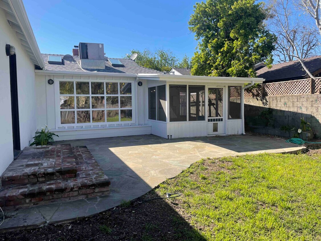 Primary Photo - 5348 Norwich Ave