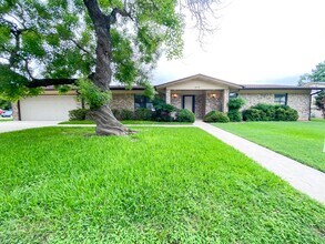 Building Photo - 610 Creek Dr