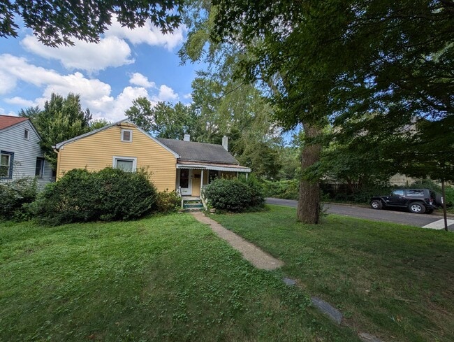 Photo - 701 W 25th St House