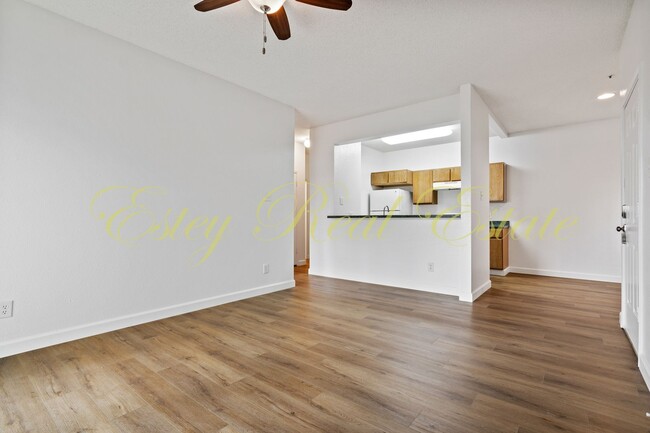 Foto del edificio - Glen Cove Condo with Amazing Water Views!