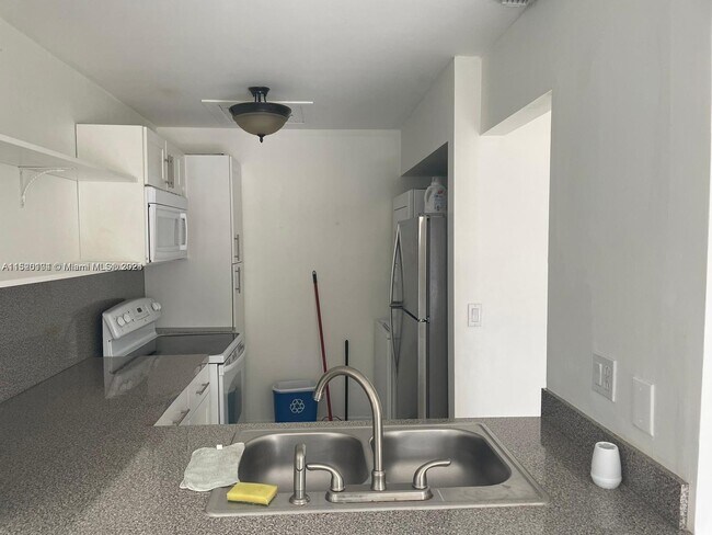 Building Photo - 15342 SW 72nd St
