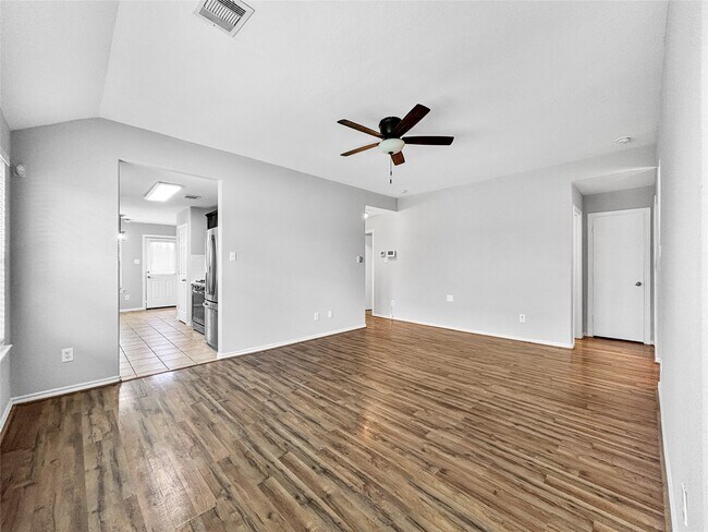 Foto del edificio - 4311 Amaryllis Ave