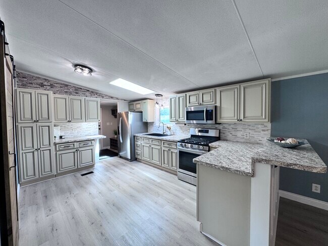 Foto del edificio - 2475 Freshour Rd